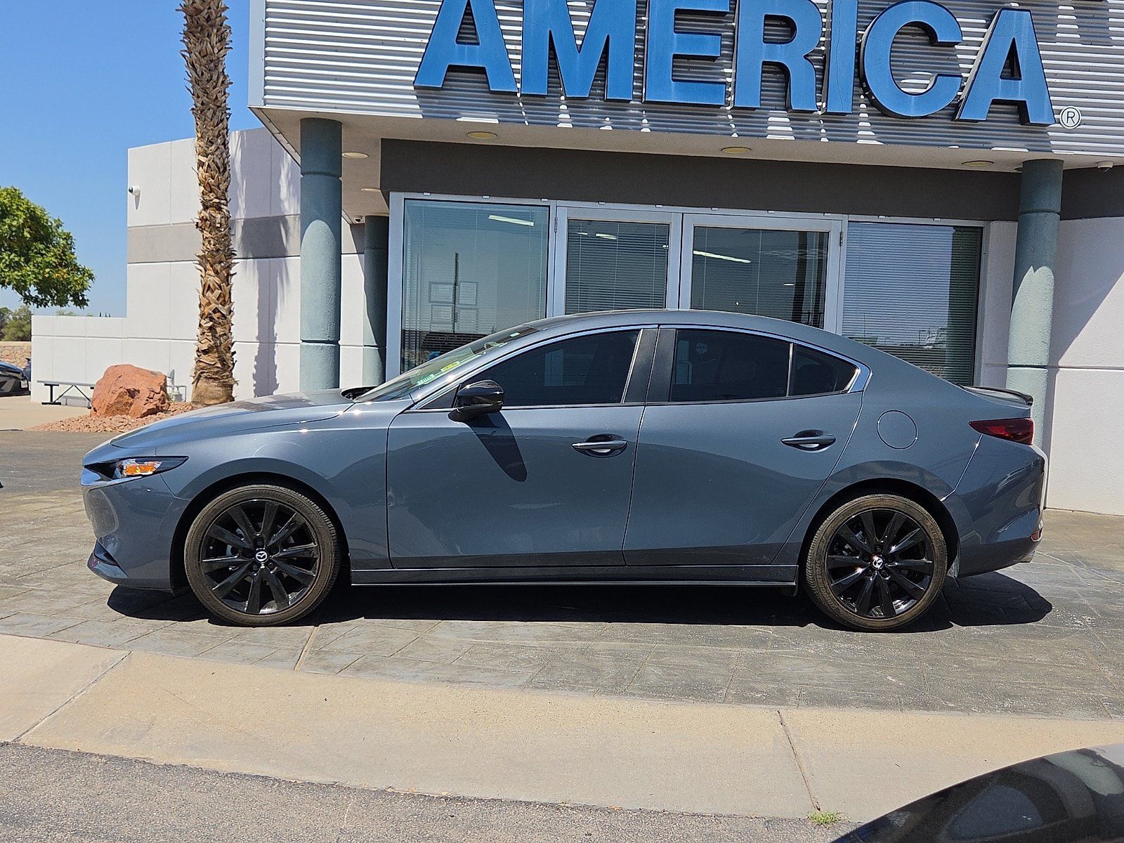 Used 2023 MAZDA MAZDA3 s FWD image 3