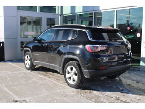 Used 2018 Jeep Compass Latitude w/ Cold Weather Group image 3