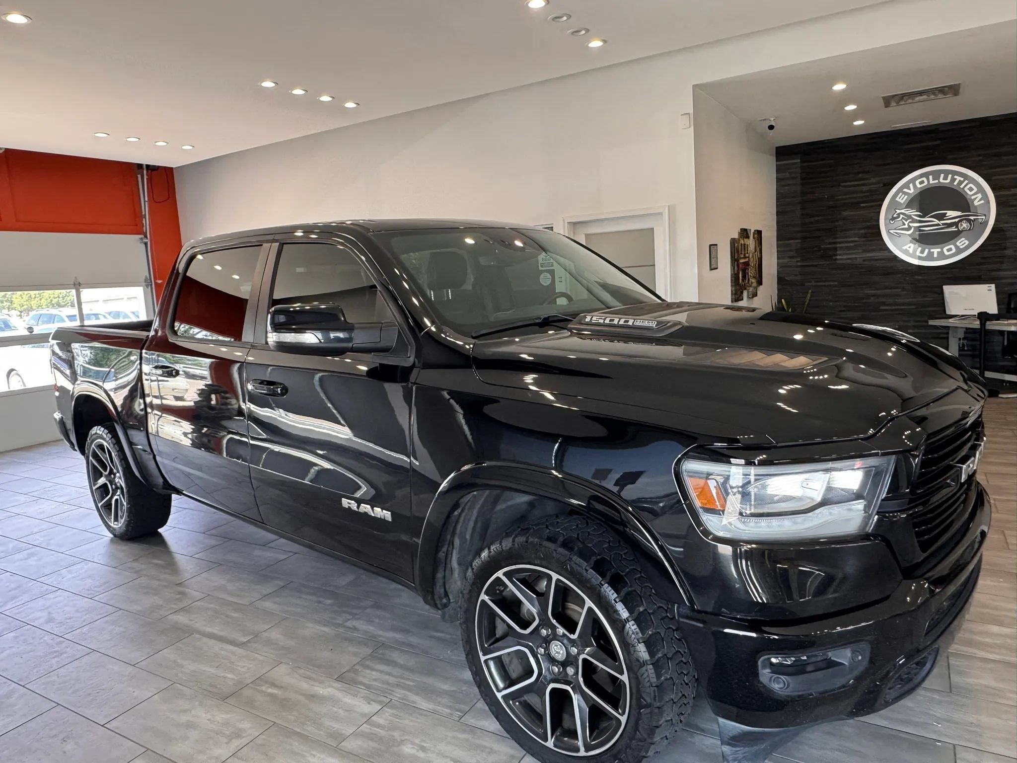 Used 2021 RAM 1500 Laramie AWD/4WD image 3