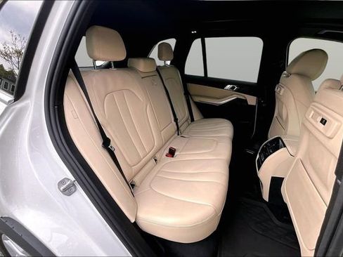 Used 2022 BMW X5 xDrive40i w/ Parking Assistance Package AWD/4WD image 28