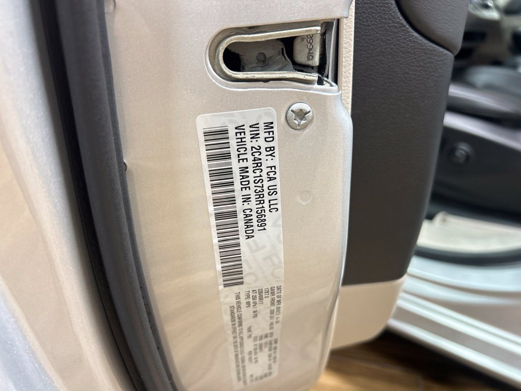 Used 2024 Chrysler Pacifica Limited FWD image 5