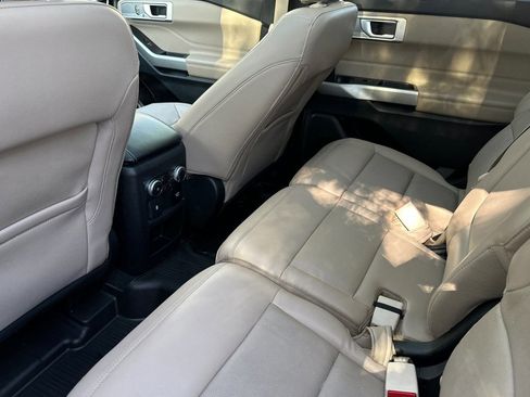 Used 2021 Ford Explorer Limited w/ Equipment Group 301A AWD/4WD image 13