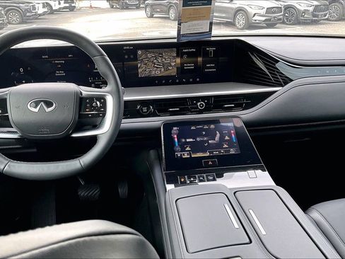 Certified 2025 INFINITI QX80 Pure w/ Cargo Package image 11