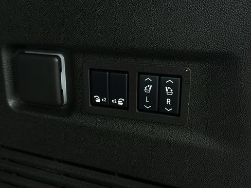 Used 2024 Chevrolet Suburban High Country AWD/4WD image 15