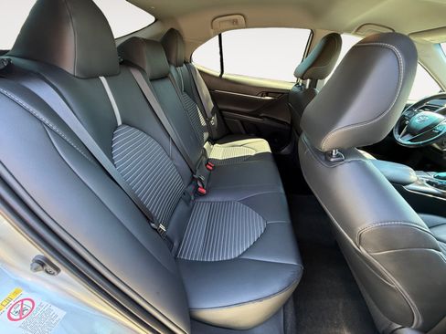 Used 2019 Toyota Camry SE FWD image 18