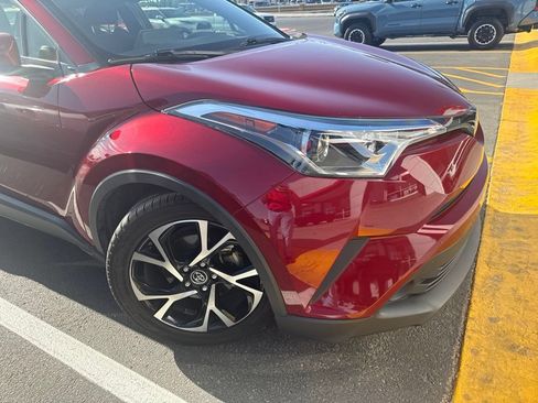 Used 2019 Toyota C-HR XLE FWD image 12