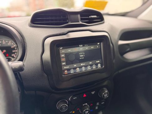 Used 2018 Jeep Renegade Altitude AWD/4WD image 16