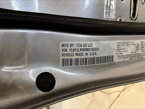 Used 2021 Jeep Cherokee Latitude Lux w/ Sun & Sound Group FWD image 19