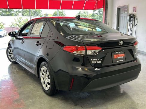 Used 2025 Toyota Corolla LE FWD image 5