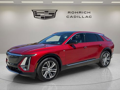Certified 2024 Cadillac Lyriq Luxury w/ LPO, Floor Liner Package AWD/4WD image 10