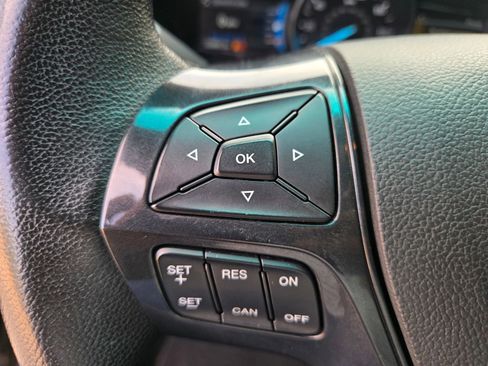 Used 2017 Ford Explorer XLT w/ Equipment Group 202A FWD image 11
