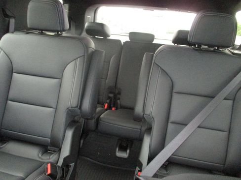 New 2026 Chevrolet Traverse LT w/ Driver Confidence Package image 14