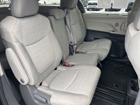 Used 2021 Toyota Sienna LE image 12