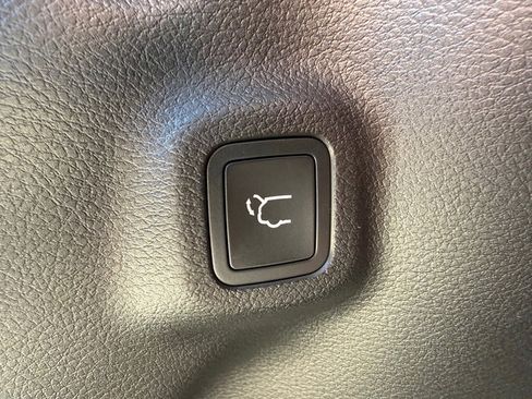 New 2026 Jeep Compass Limited image 17