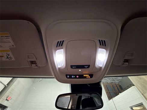 Certified 2023 Buick Envision Essence image 22