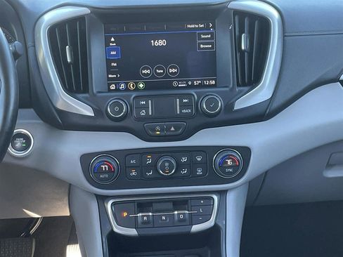 Used 2024 GMC Terrain SLT image 20