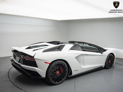 Used 2019 Lamborghini Aventador S image 24