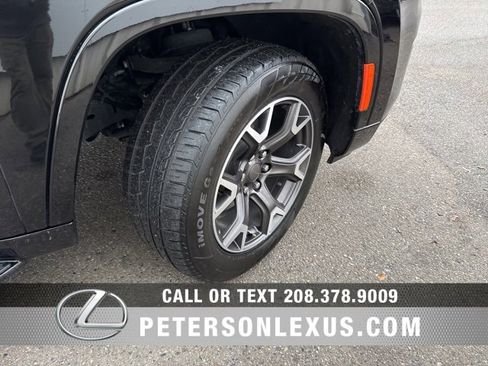 Used 2024 Jeep Wagoneer Series III image 10