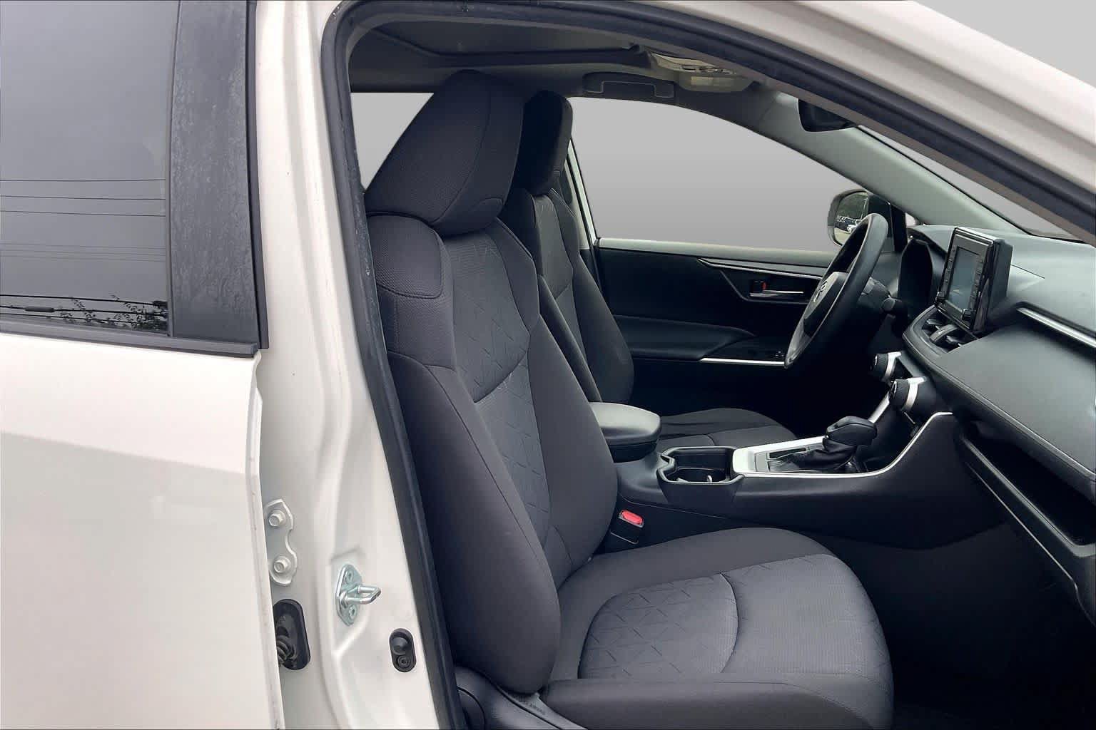 Used 2020 Toyota RAV4 XLE w/ Convenience Package FWD image 9