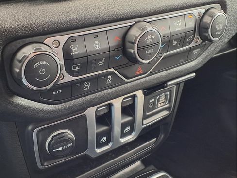 Used 2025 Jeep Wrangler Sport AWD/4WD image 11