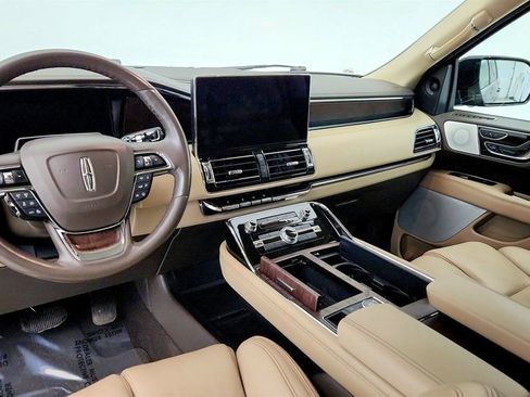 Used 2022 Lincoln Navigator Reserve image 16
