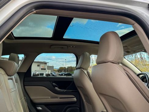 Used 2021 Lincoln Corsair AWD w/ Sport Package image 12