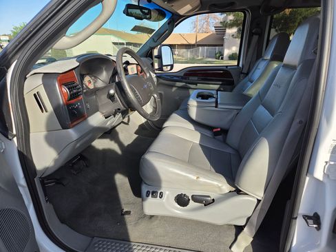 Used 2007 Ford F350 Lariat image 10