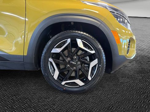Certified 2024 Kia Seltos SX w/ SX Sunroof Package AWD/4WD image 11