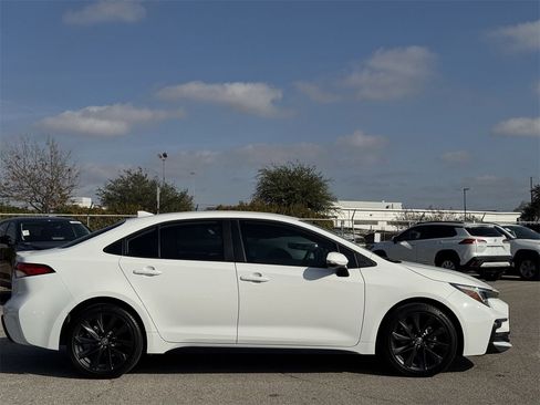 Used 2024 Toyota Corolla SE image 3