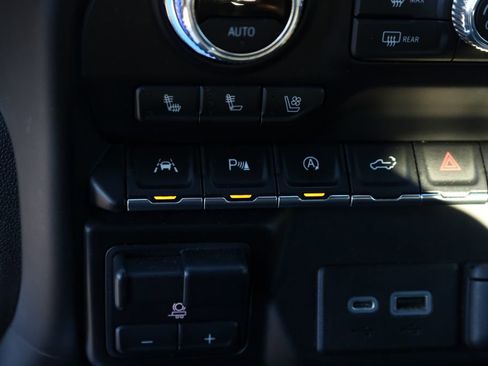 Used 2021 GMC Sierra 1500 AT4 w/ AT4 Value Package image 7