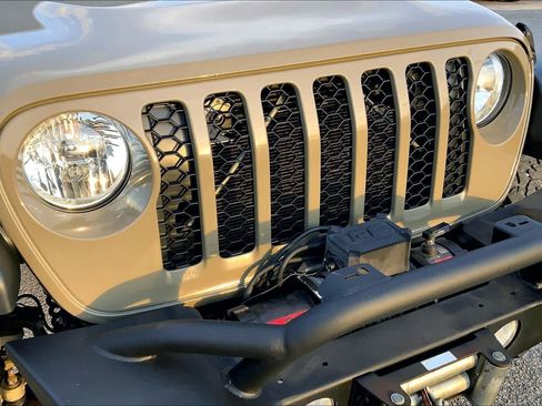 Used 2020 Jeep Gladiator Sport w/ Quick Order Package 24S image 31