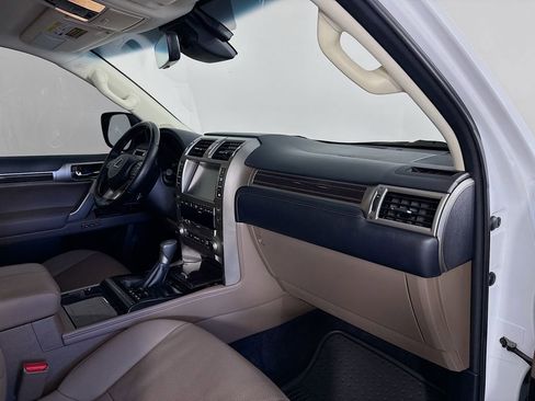 Used 2020 Lexus GX 460 Premium w/ Premium Package image 31