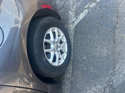 Used 2018 Chrysler Pacifica LX FWD image 10