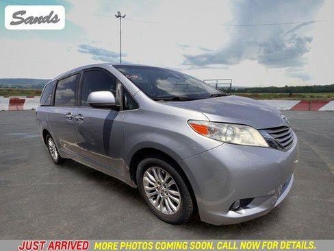 Used 2015 Toyota Sienna XLE w/ XLE Navigation Package FWD image 1