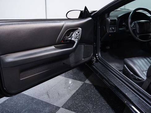 Used 2002 Chevrolet Camaro Z28 w/ SS Performance/Appearance Pkg RWD image 29
