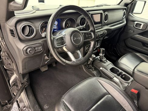 Used 2018 Jeep Wrangler Unlimited Sahara w/ Cold Weather Group AWD/4WD image 4