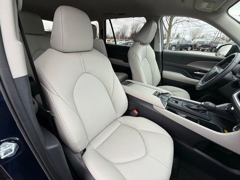 Used 2024 Toyota Grand Highlander XLE image 30