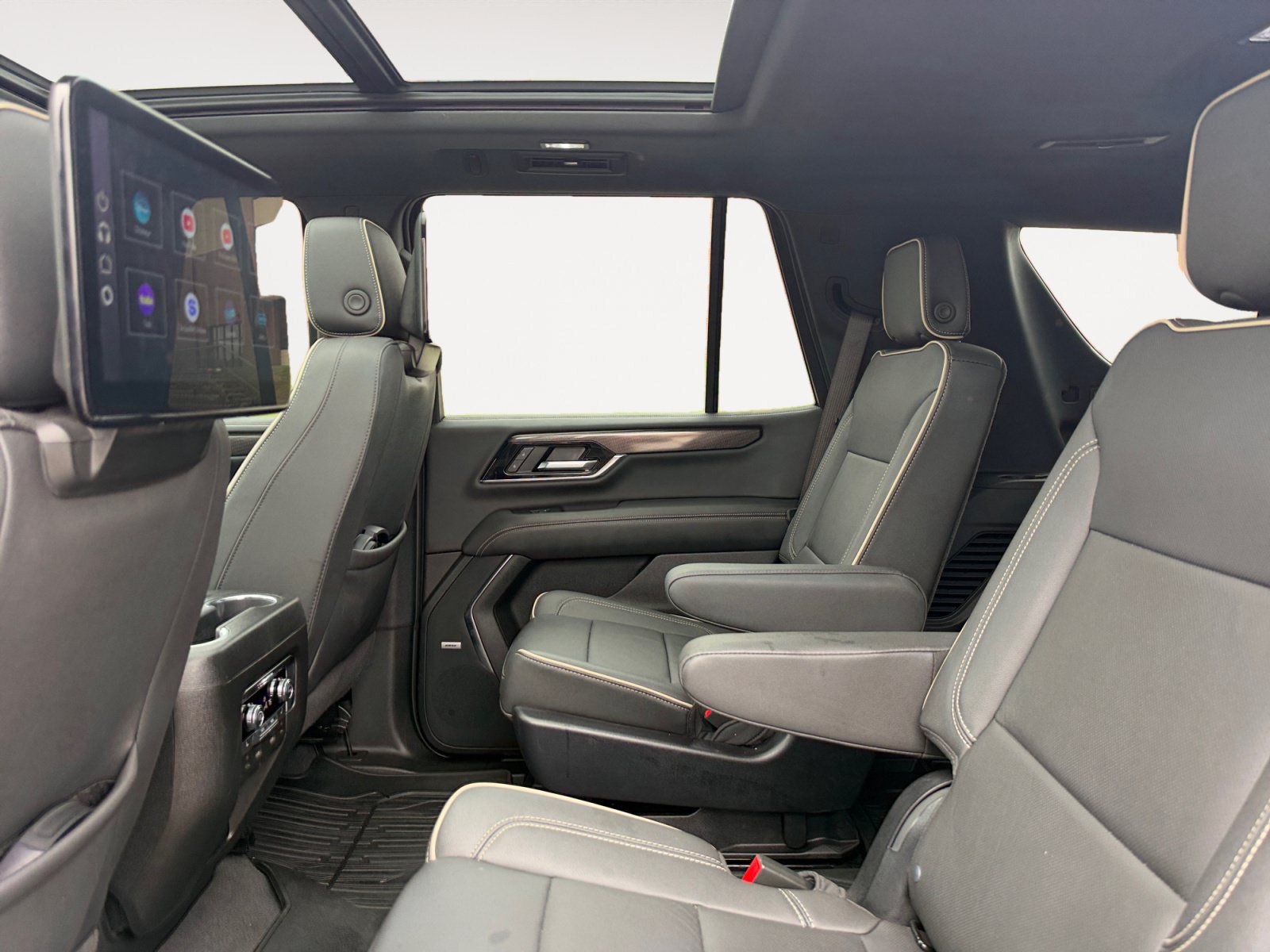 Used 2025 GMC Yukon Elevation w/ Elevation Premium Package AWD/4WD image 13