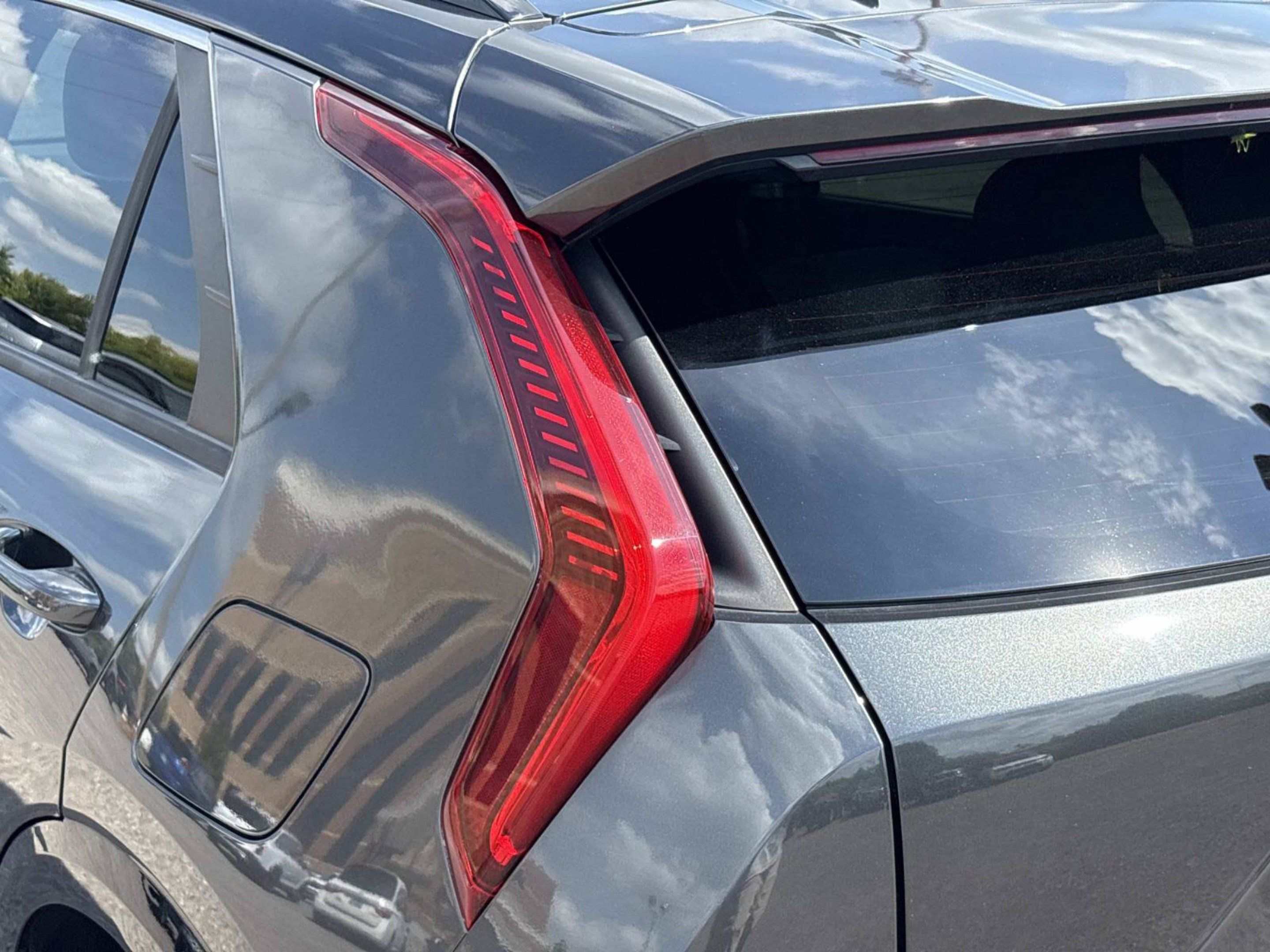 Used 2023 Kia Niro EX Touring FWD image 11