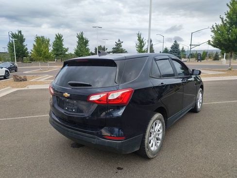 Used 2020 Chevrolet Equinox LS w/ LS Convenience Package FWD image 3