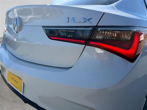 Used 2022 Acura ILX w/ Premium Package image 16