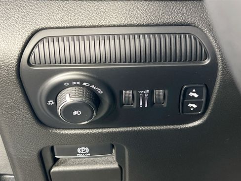 Used 2022 Jeep Wagoneer Series III w/ Flexible Seating Group AWD/4WD image 10