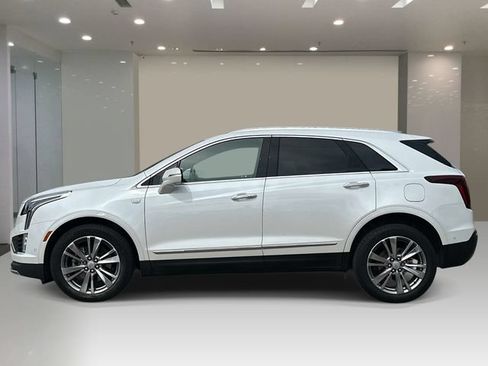 Used 2024 Cadillac XT5 Premium Luxury w/ Technology Package AWD/4WD image 2