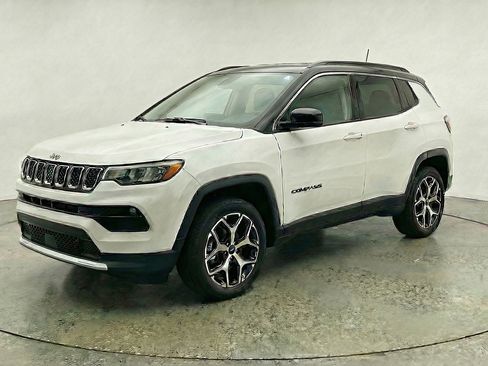 Used 2025 Jeep Compass Limited AWD/4WD image 3