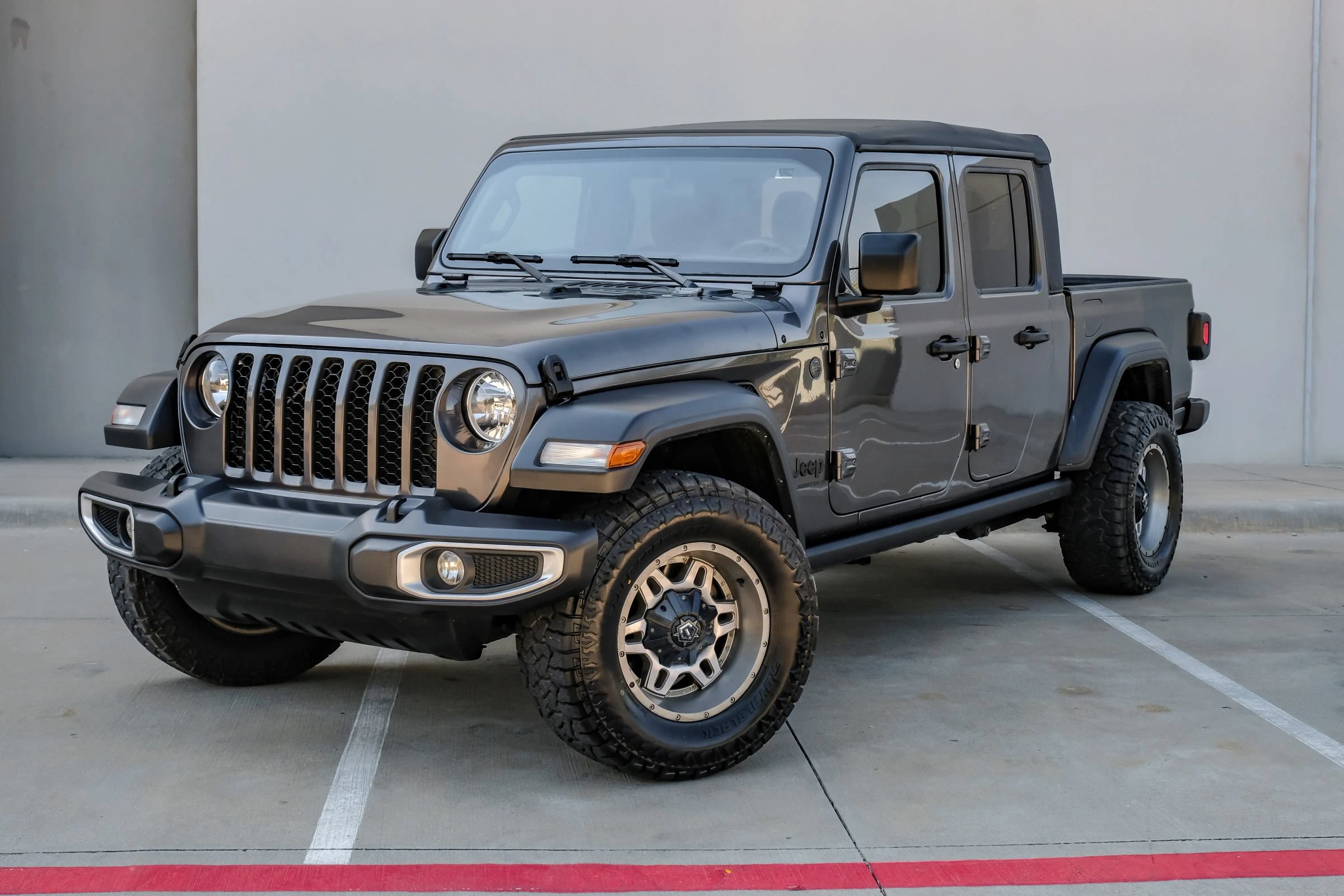 Used 2023 Jeep Gladiator Sport AWD/4WD image 6