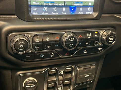 Used 2022 Jeep Wrangler Unlimited Sahara w/ Cold Weather Group image 20