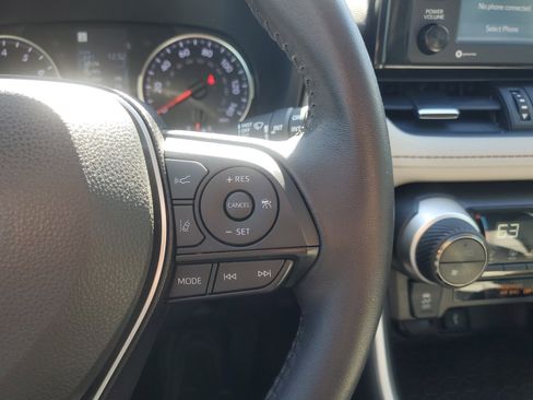 Used 2022 Toyota RAV4 XLE Premium image 24