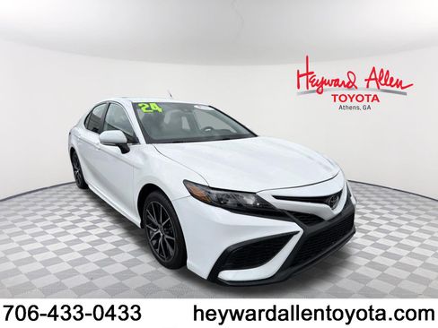 Certified 2024 Toyota Camry SE image 1