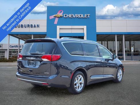 Used 2019 Chrysler Pacifica Limited w/ Advanced Safetytec Group FWD image 5