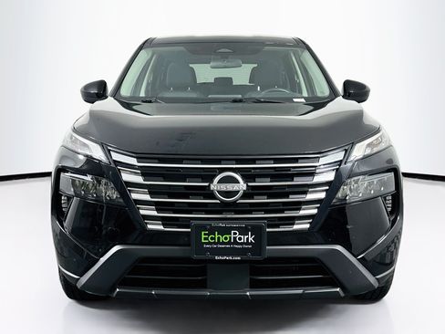 Used 2025 Nissan Rogue SV AWD/4WD image 2